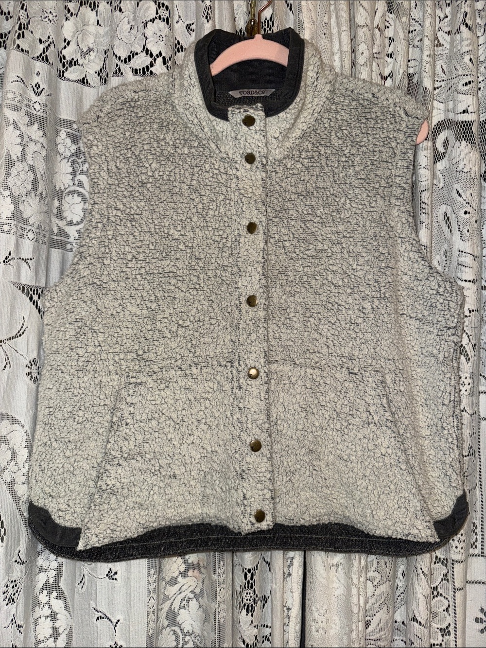 Toad&Co Sheridan Sherpa Teddy Vest with Dark Trim